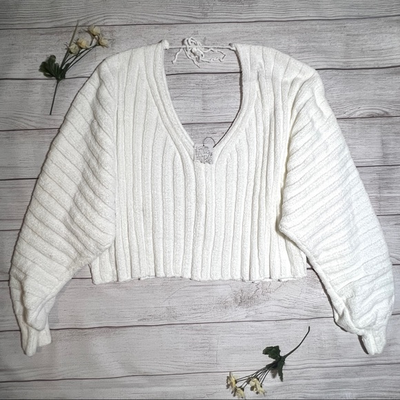 Free People Ribbed Balloon Sleeve V-Neck and Back Oversized Pullover Sweater - Picture 10 of 15